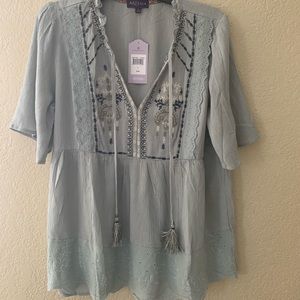 Women’s v-neck short sleeve blouse